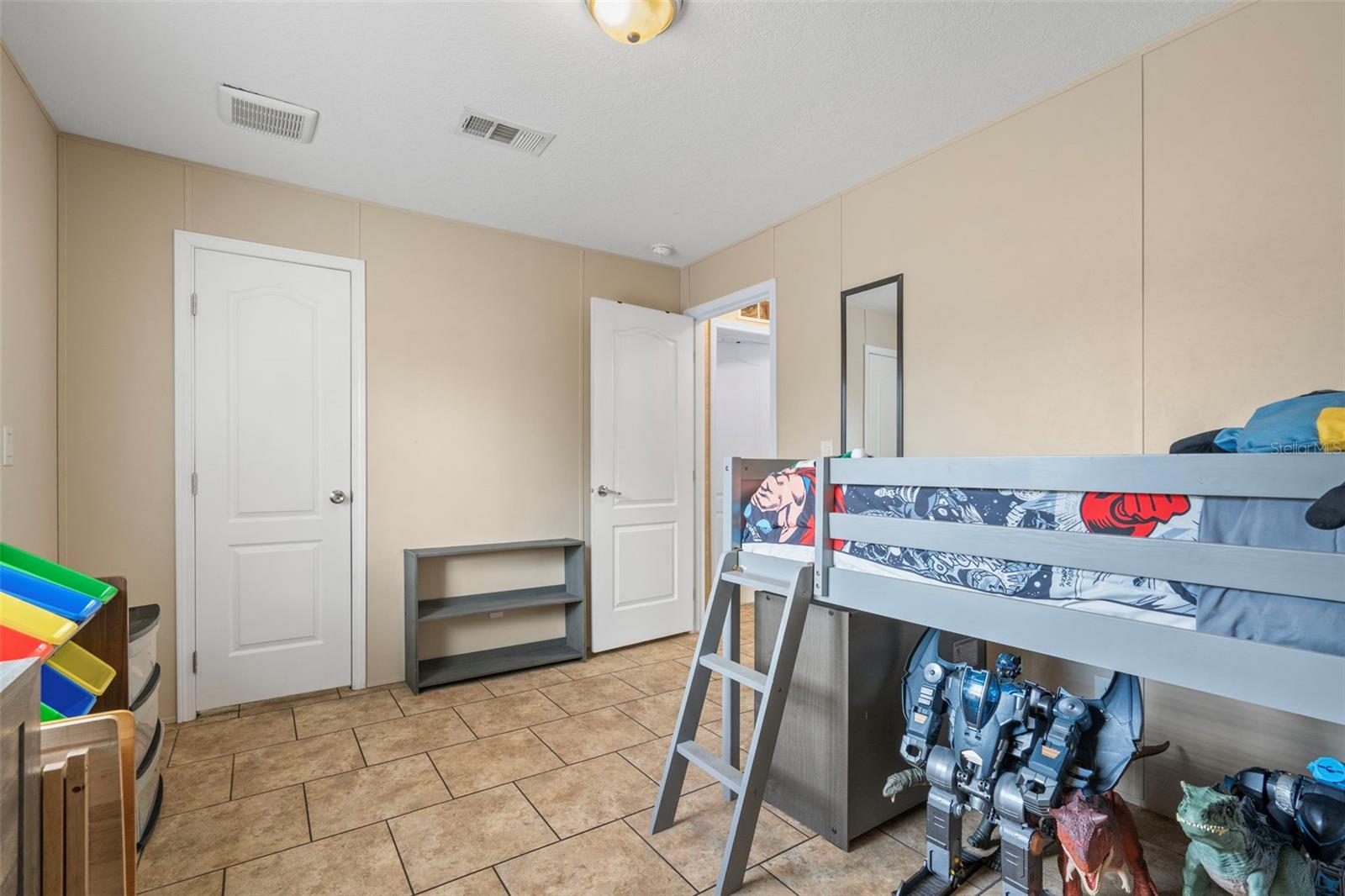 Image 15 of 34 For 17736 Medley Avenue