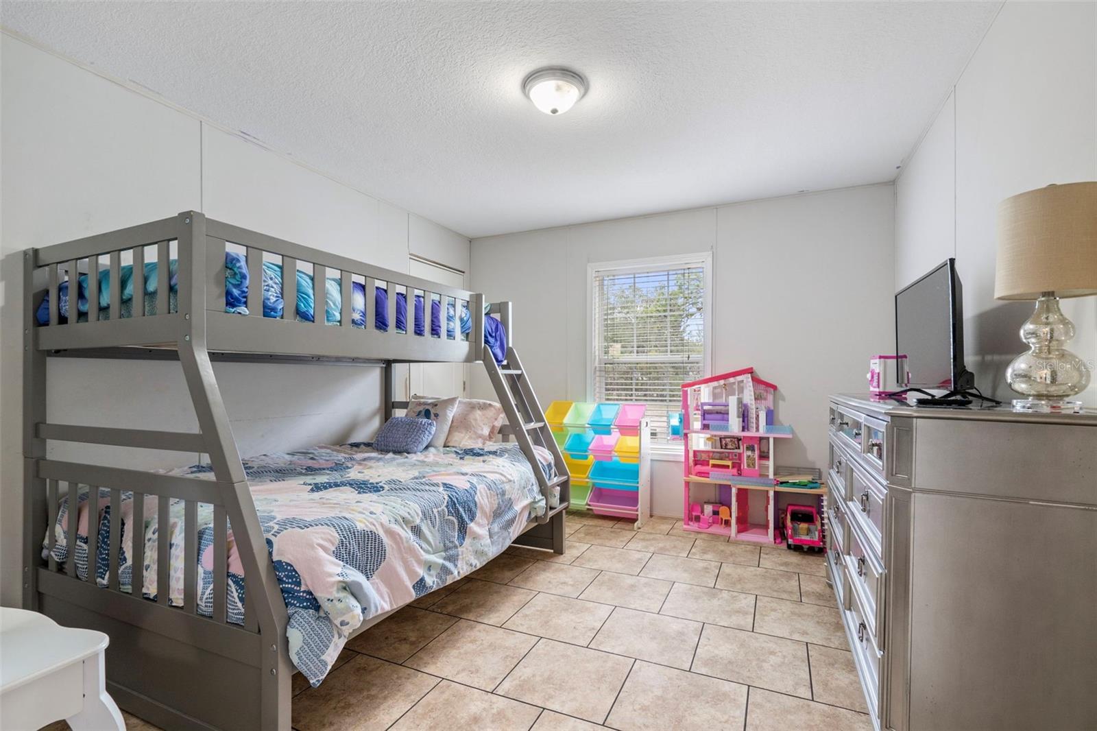 Image 16 of 34 For 17736 Medley Avenue