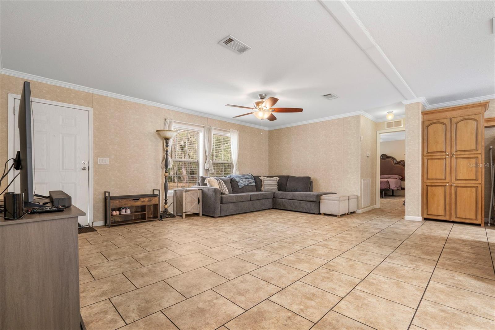 Image 6 of 34 For 17736 Medley Avenue