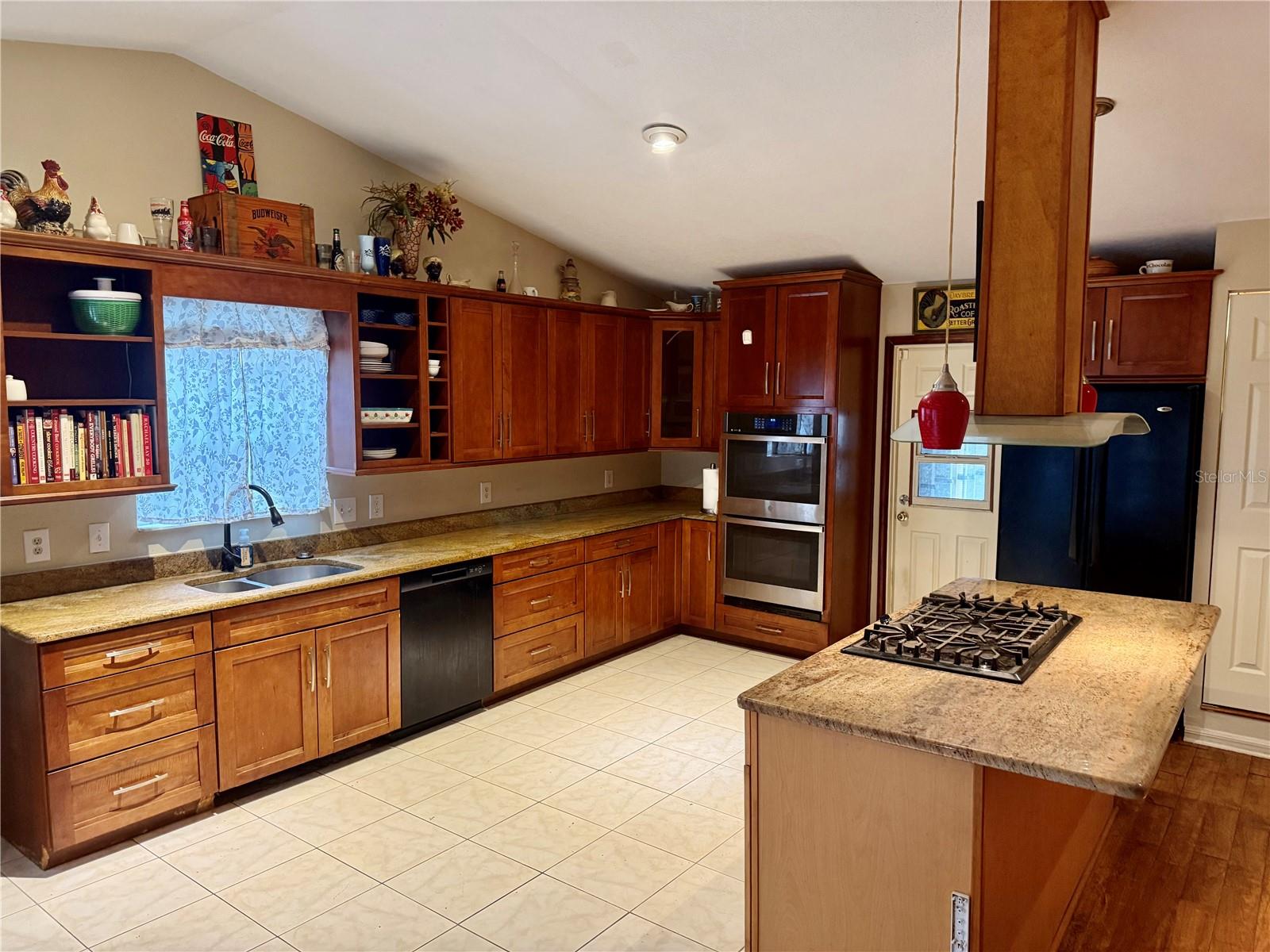 Image 2 of 13 For 2635 Glenview Drive