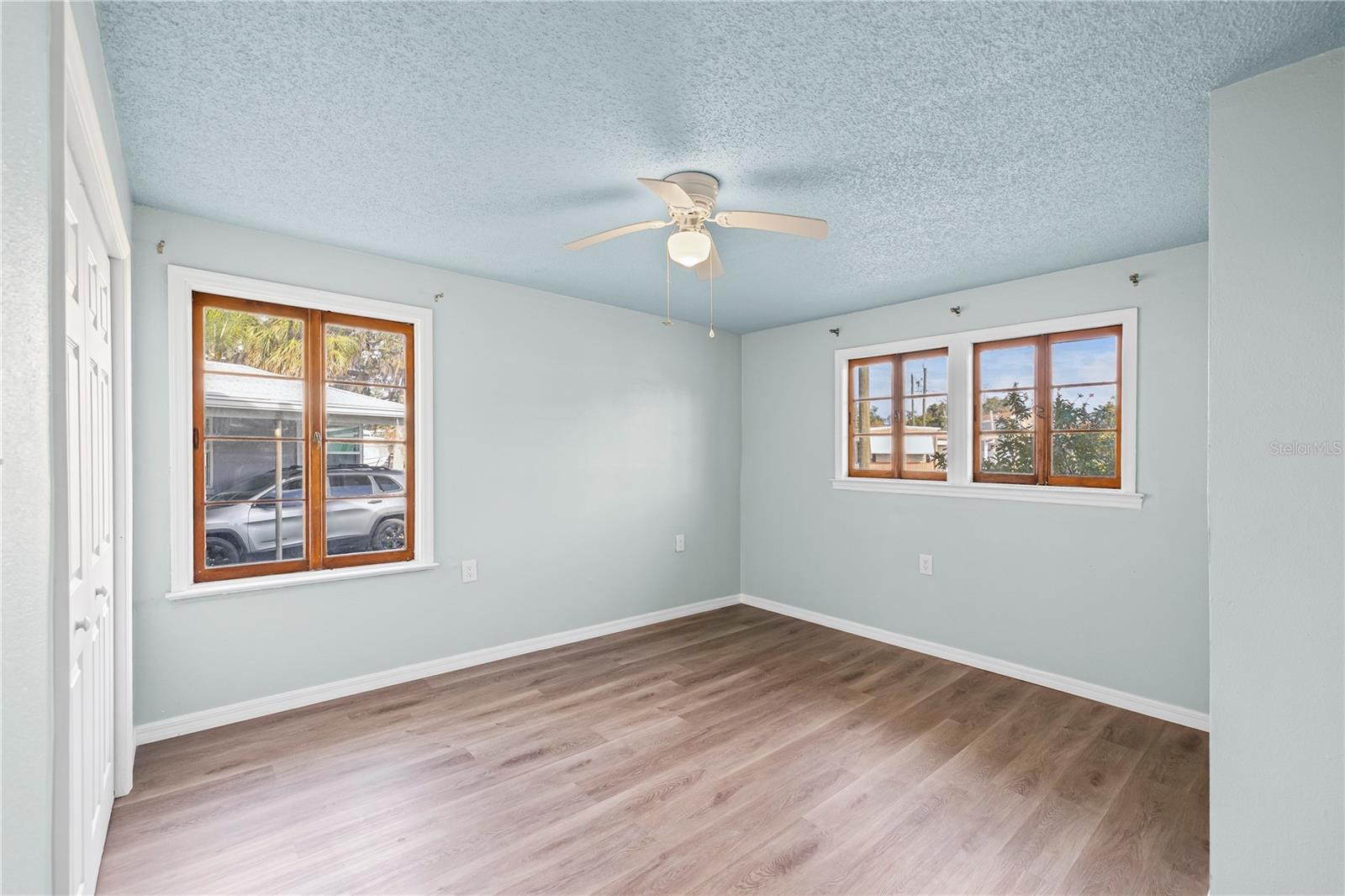 Image 17 of 41 For 5642 Riverview Drive