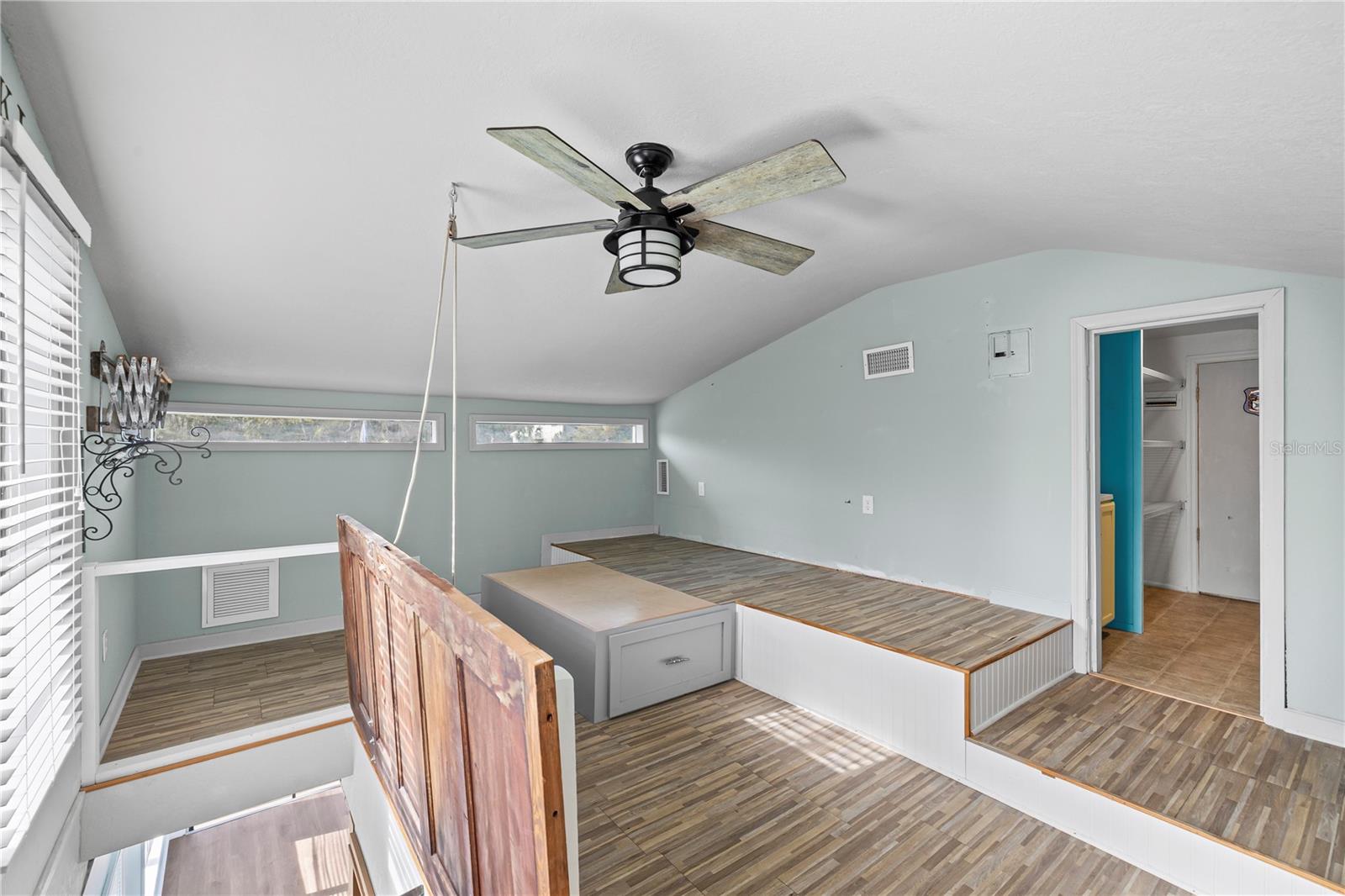 Image 22 of 41 For 5642 Riverview Drive