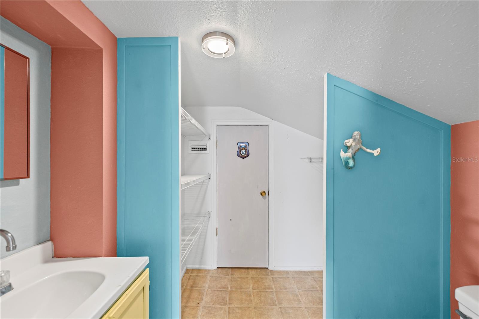 Image 23 of 41 For 5642 Riverview Drive