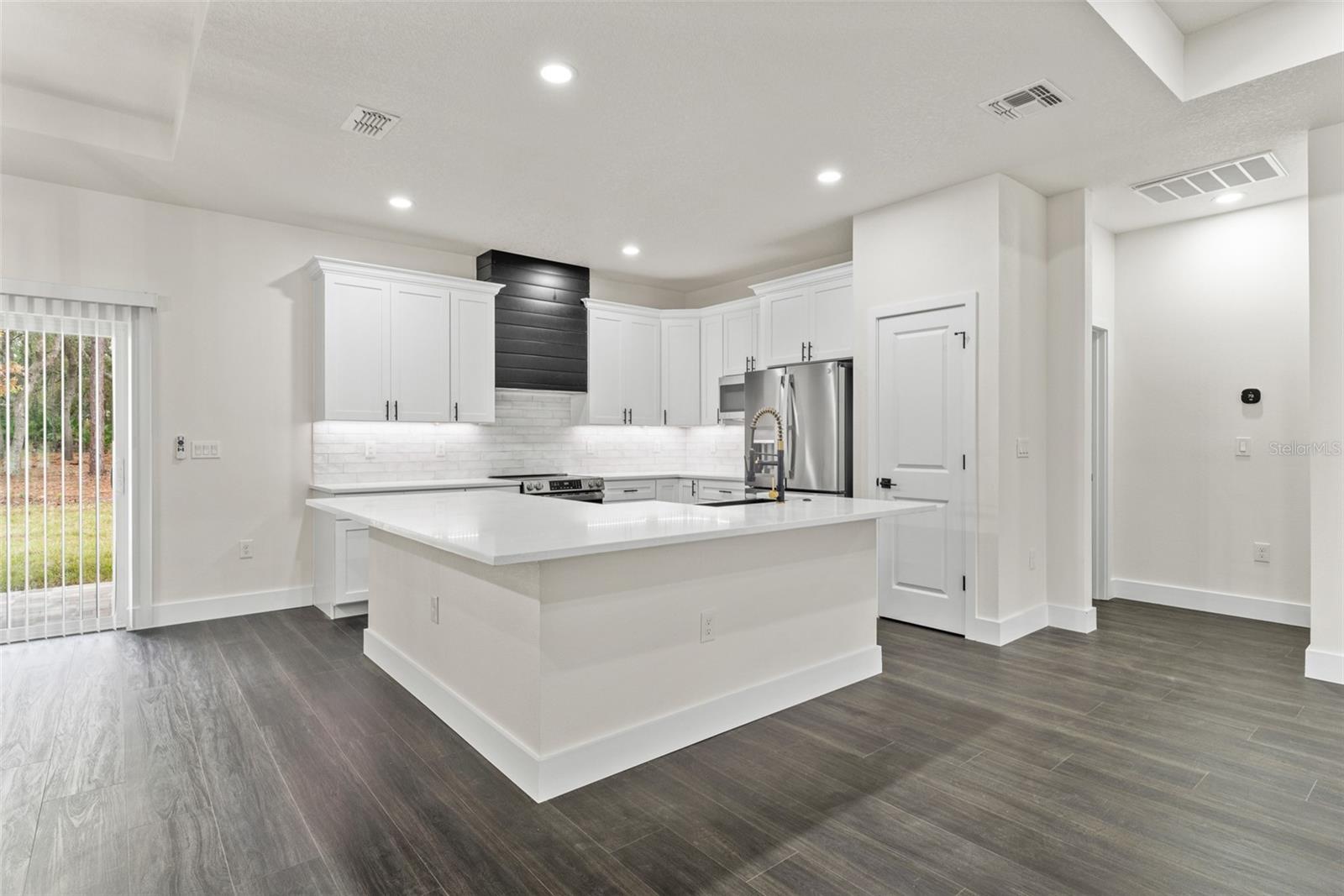 Image 11 of 69 For 11374 Paramount Avenue