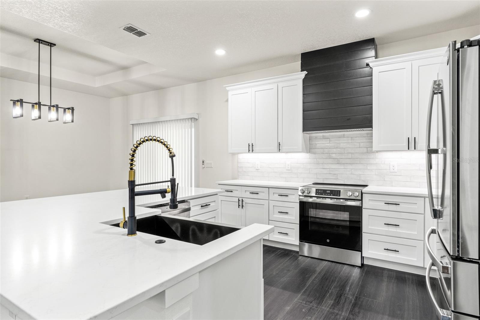 Image 12 of 69 For 11374 Paramount Avenue