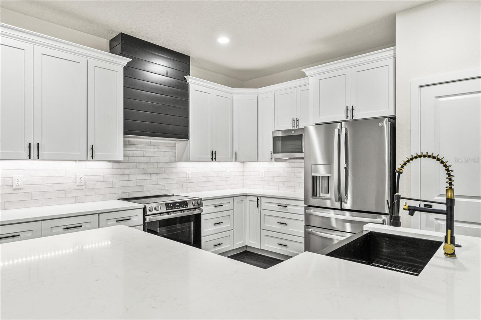 Image 13 of 69 For 11374 Paramount Avenue