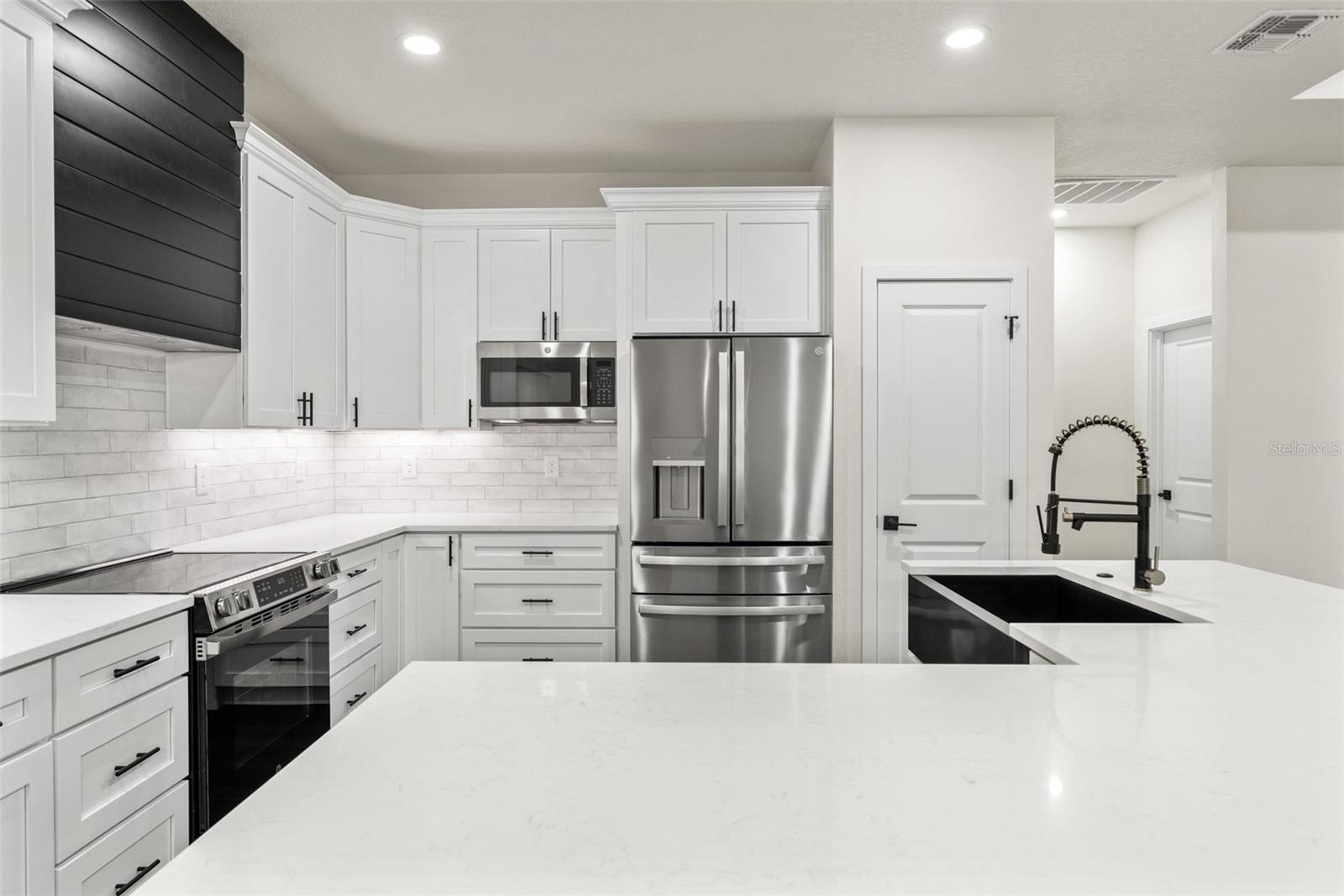 Image 14 of 69 For 11374 Paramount Avenue