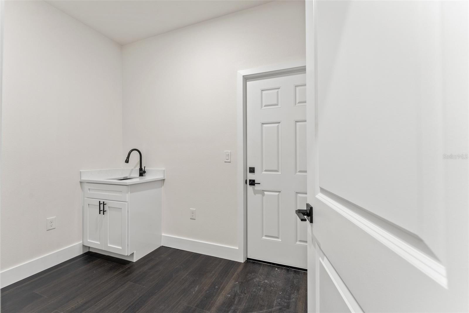 Image 21 of 69 For 11374 Paramount Avenue