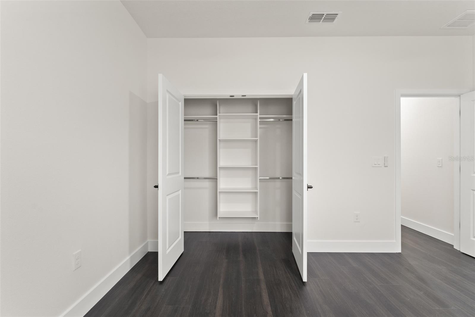 Image 26 of 69 For 11374 Paramount Avenue