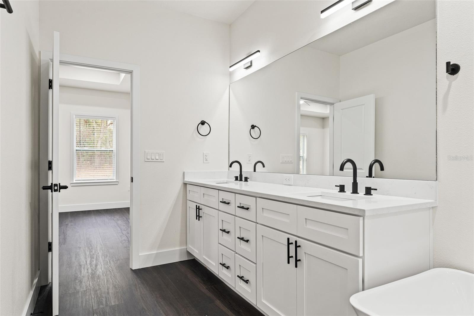 Image 29 of 69 For 11374 Paramount Avenue