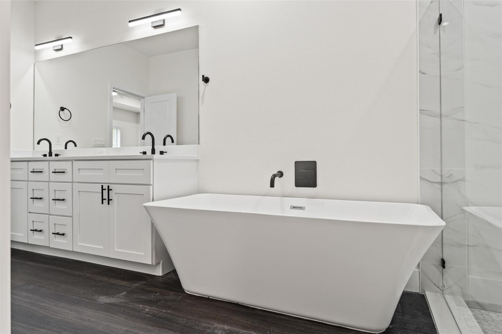 Image 31 of 69 For 11374 Paramount Avenue