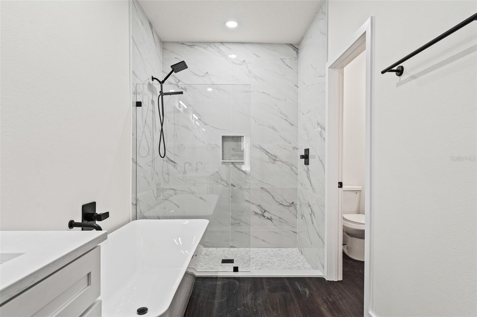 Image 32 of 69 For 11374 Paramount Avenue