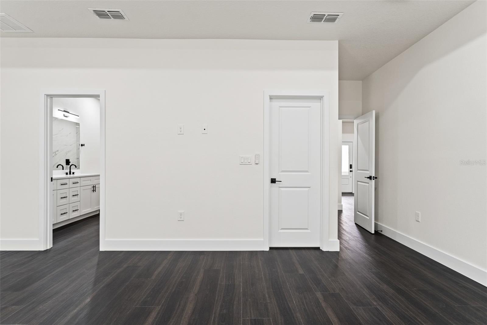 Image 33 of 69 For 11374 Paramount Avenue