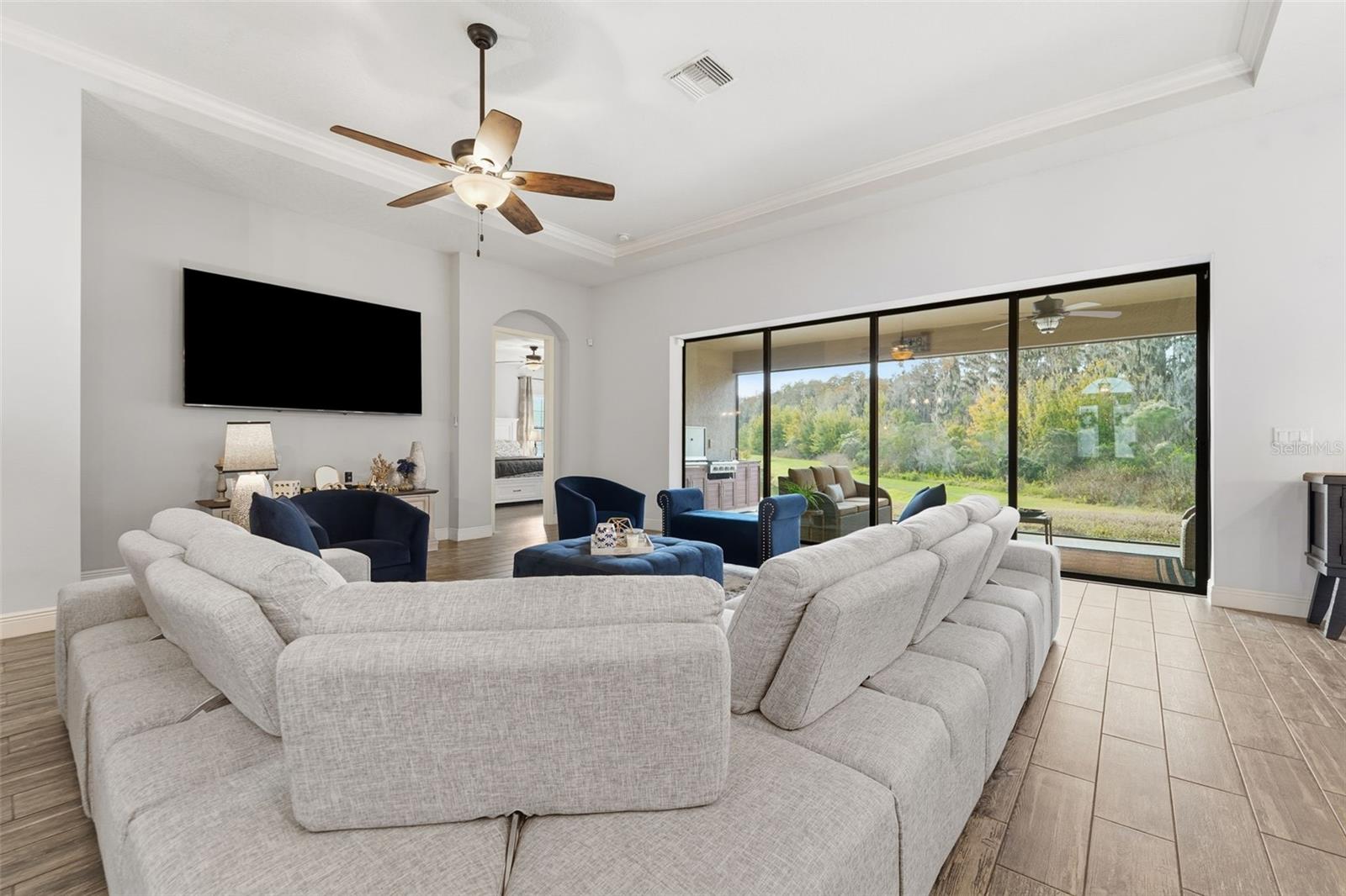 Image 18 of 62 For 12718 Burns Drive