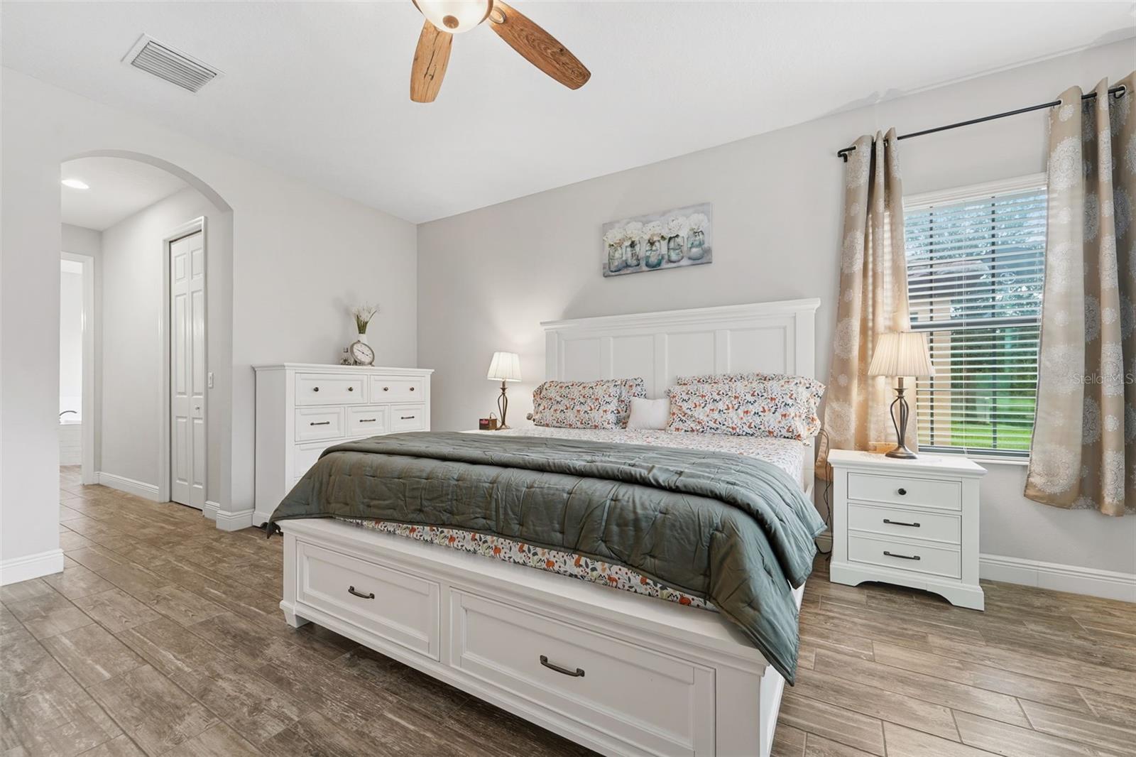 Image 22 of 62 For 12718 Burns Drive