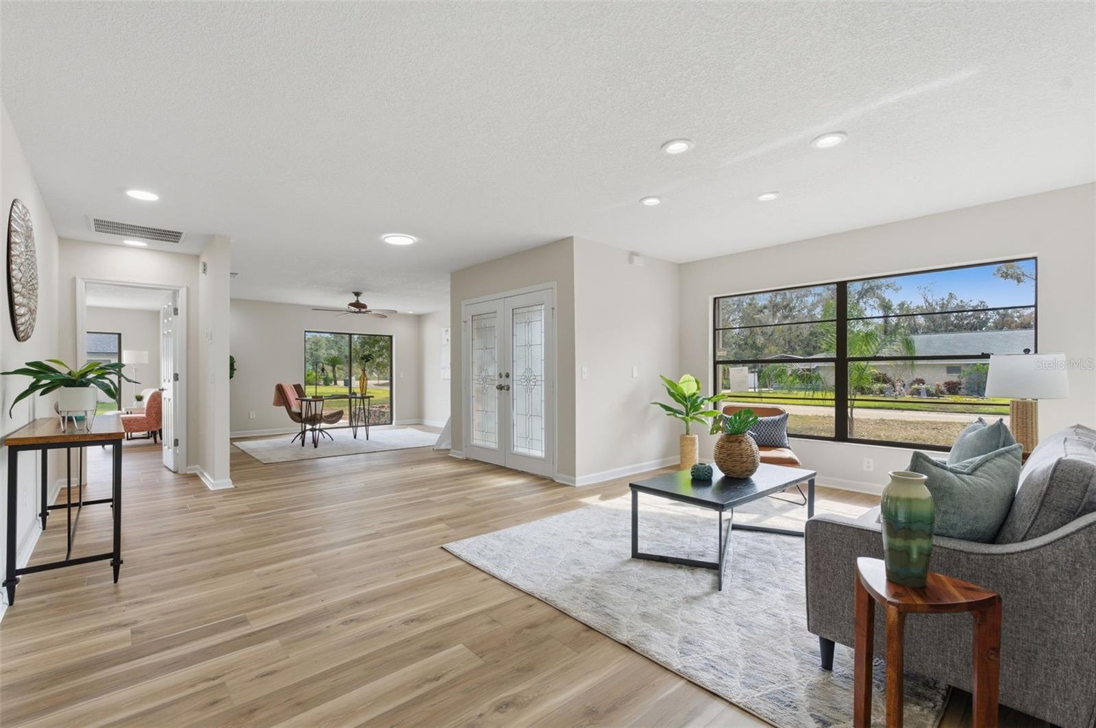 Image 11 of 61 For 916 River Rapids Avenue