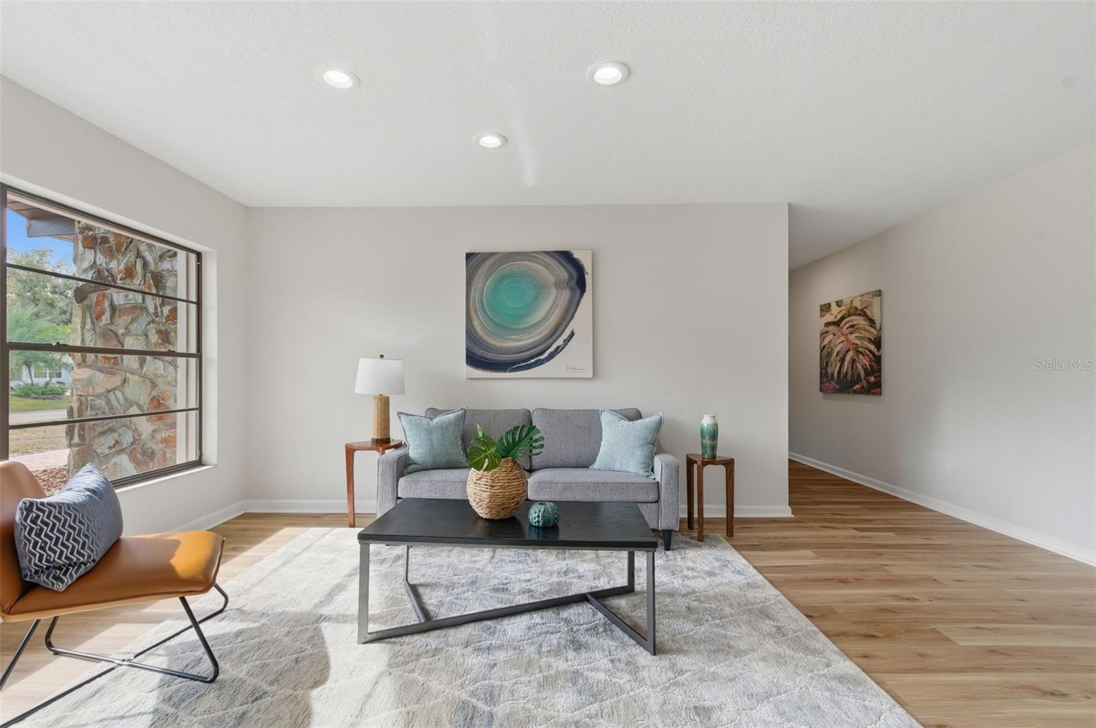 Image 12 of 61 For 916 River Rapids Avenue