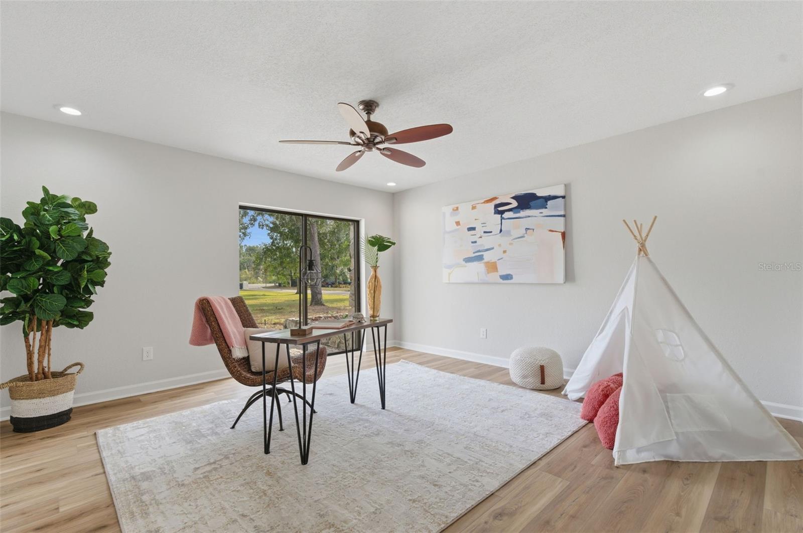 Image 14 of 61 For 916 River Rapids Avenue