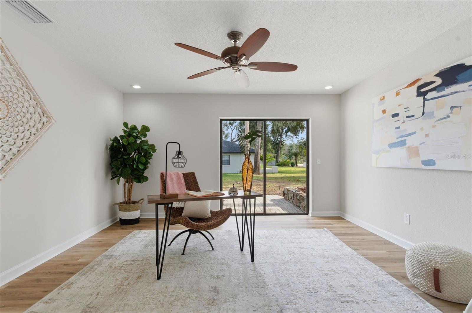 Image 15 of 61 For 916 River Rapids Avenue