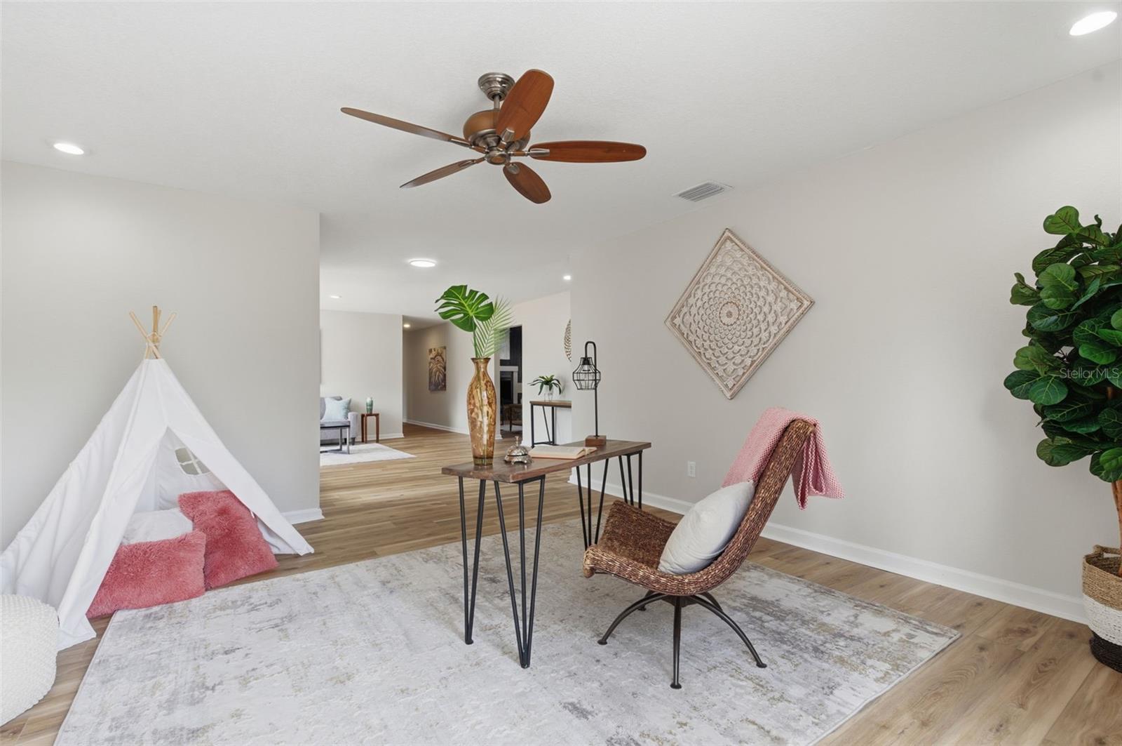 Image 16 of 61 For 916 River Rapids Avenue