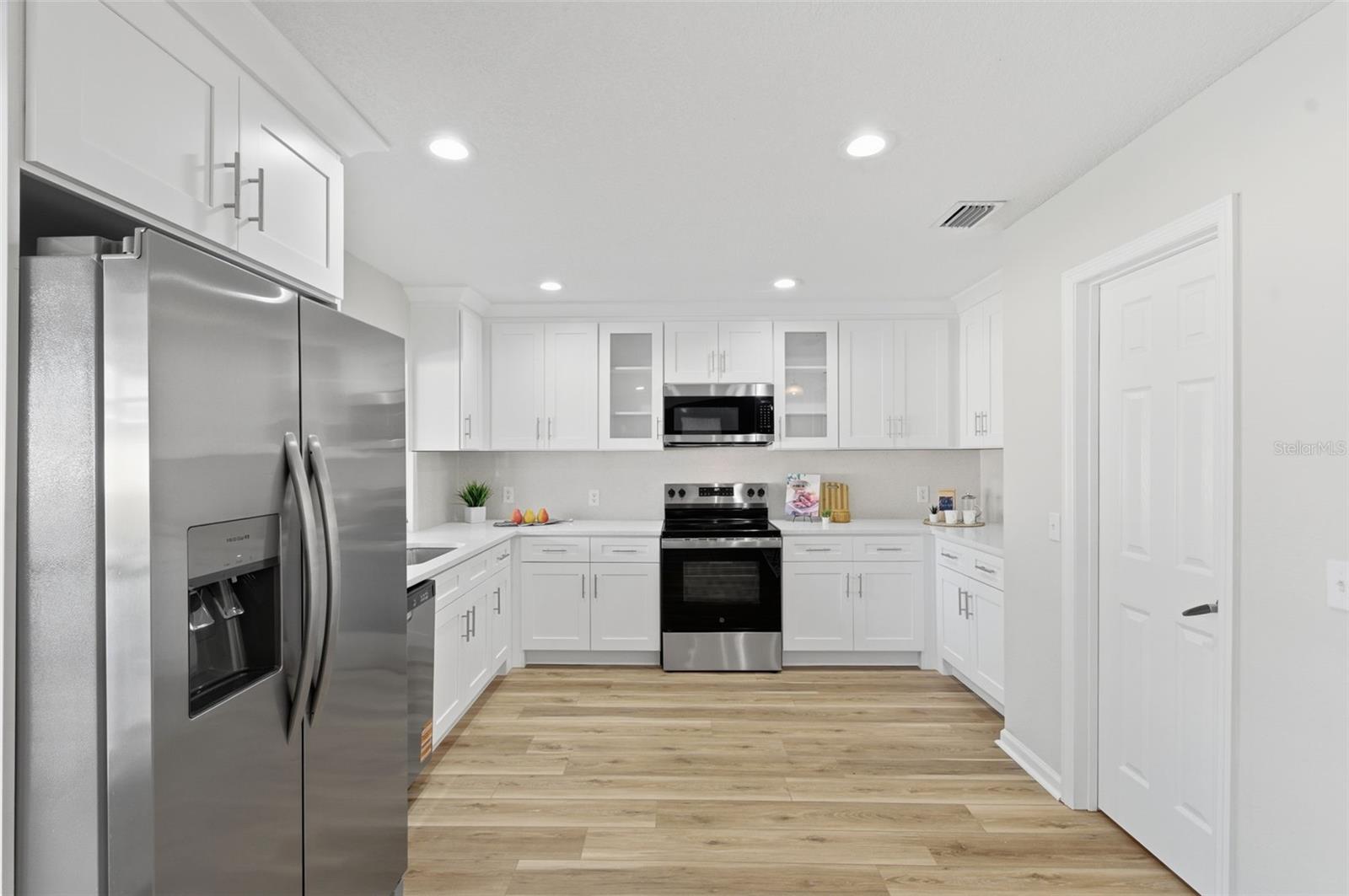 Image 17 of 61 For 916 River Rapids Avenue