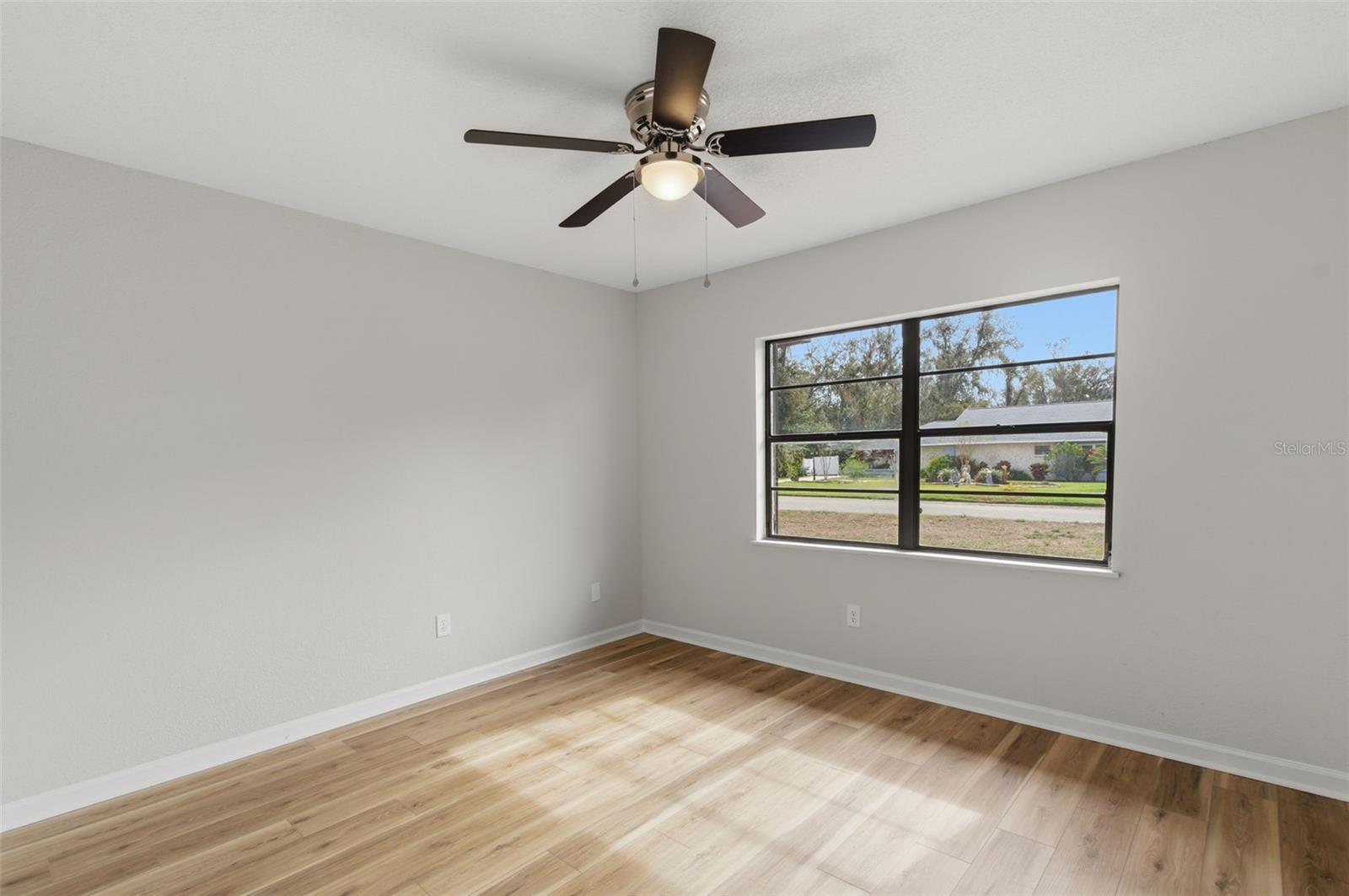 Image 36 of 61 For 916 River Rapids Avenue