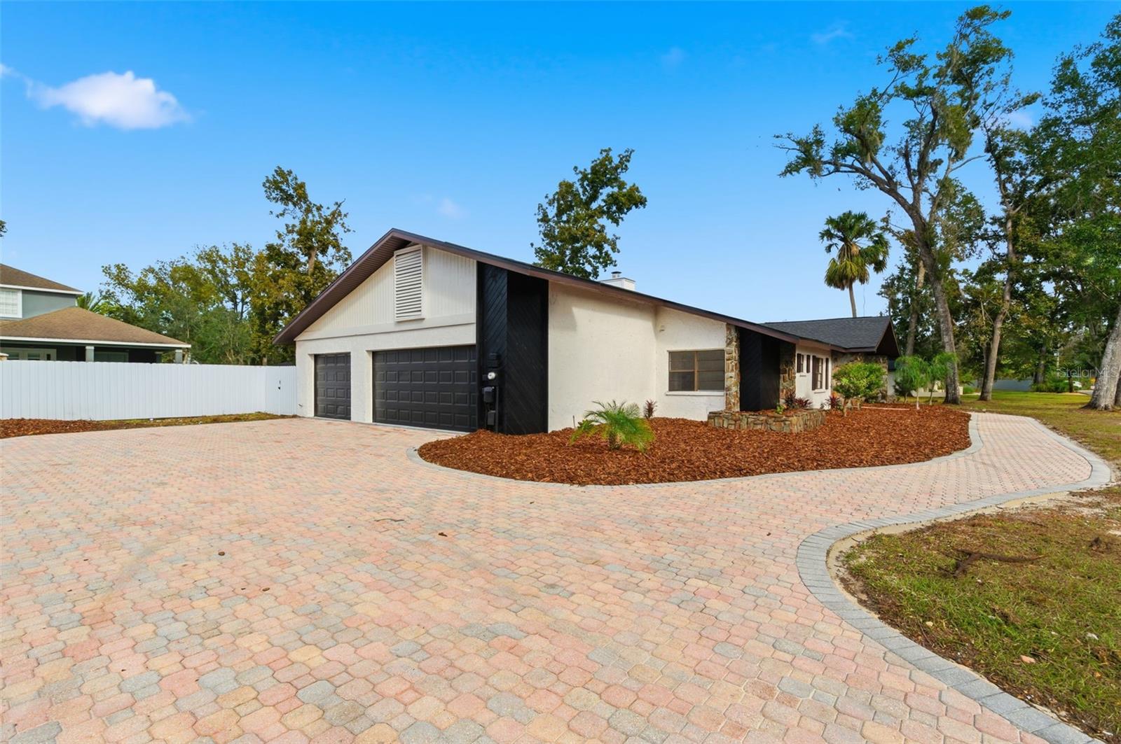 Image 4 of 61 For 916 River Rapids Avenue