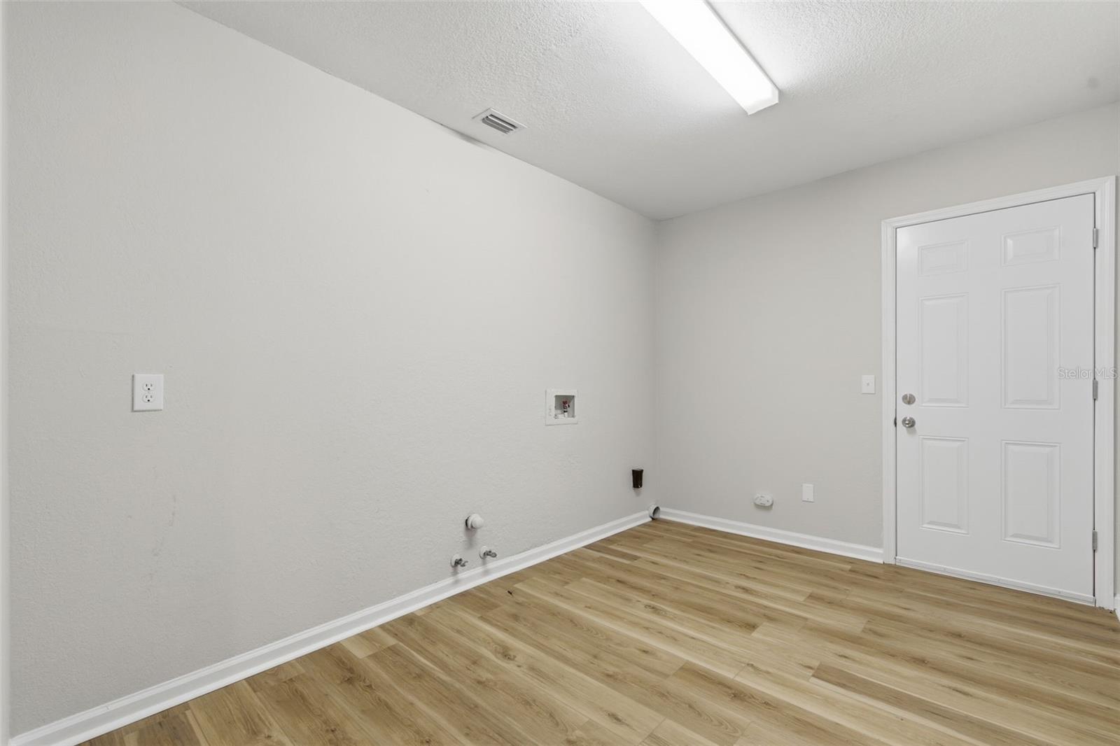 Image 49 of 61 For 916 River Rapids Avenue