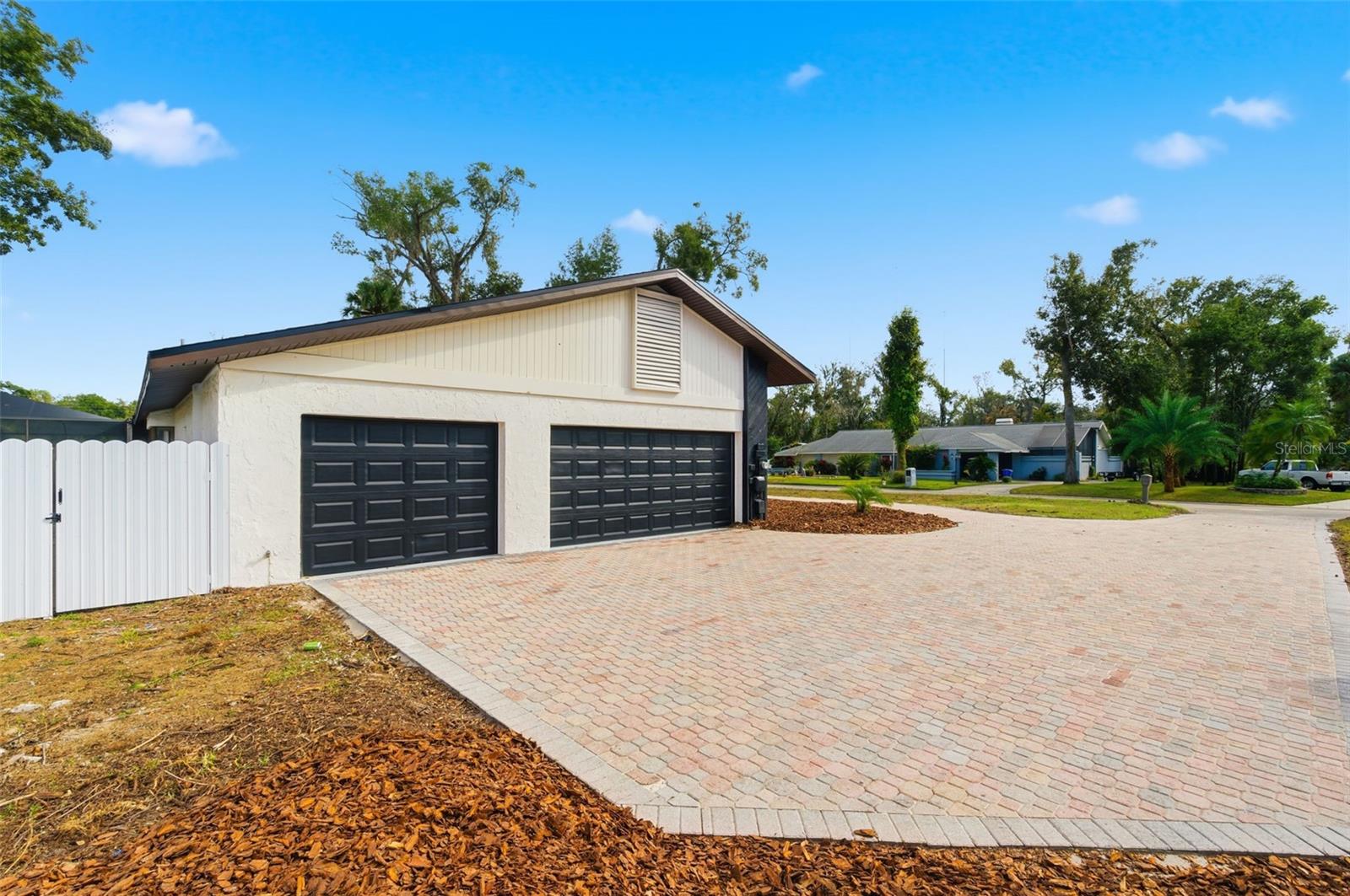 Image 5 of 61 For 916 River Rapids Avenue