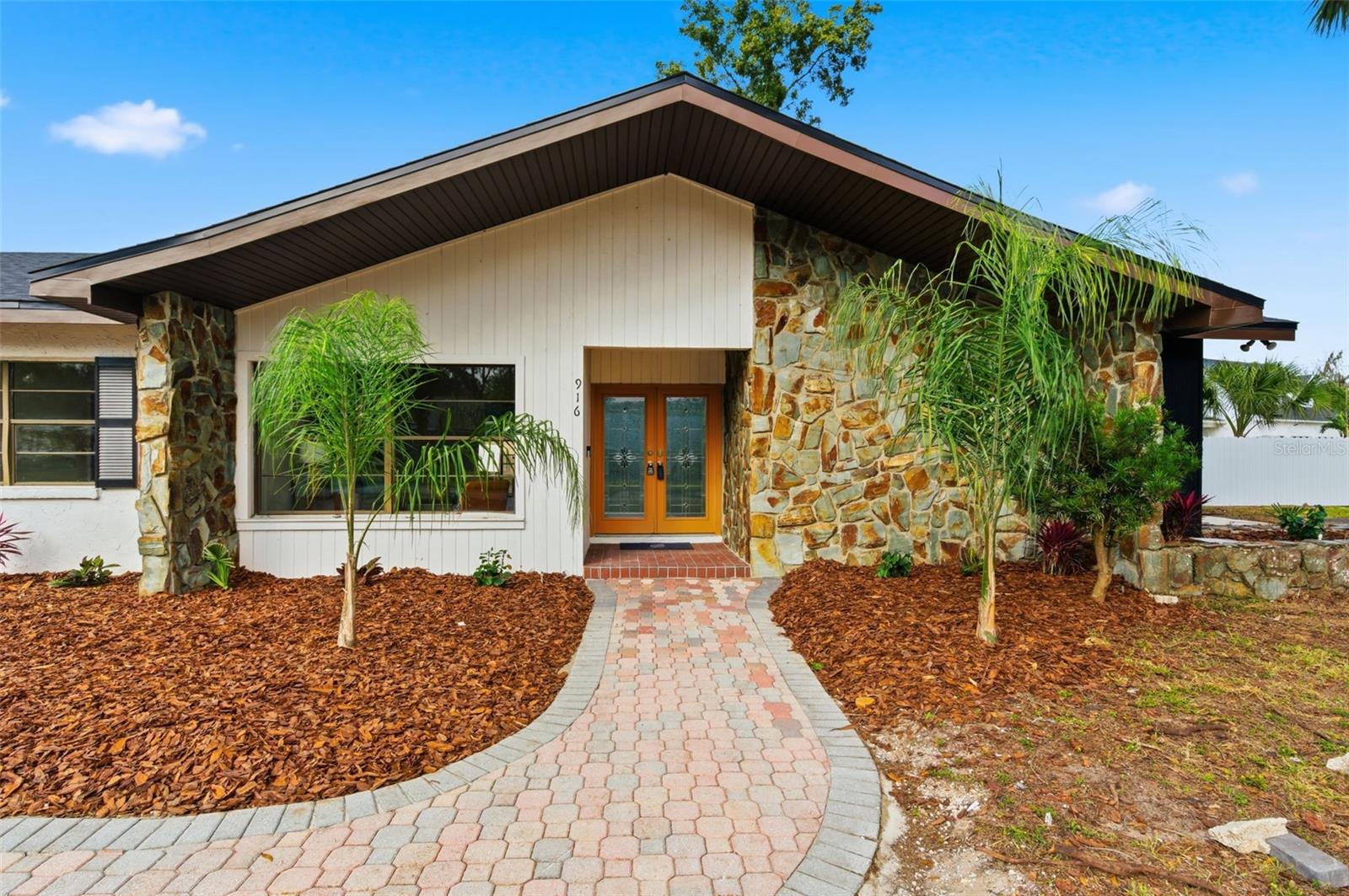 Image 6 of 61 For 916 River Rapids Avenue