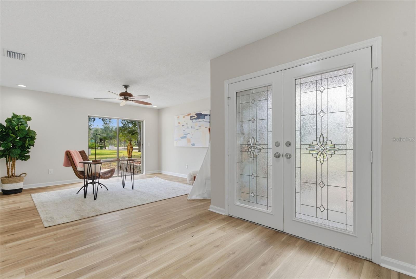 Image 7 of 61 For 916 River Rapids Avenue