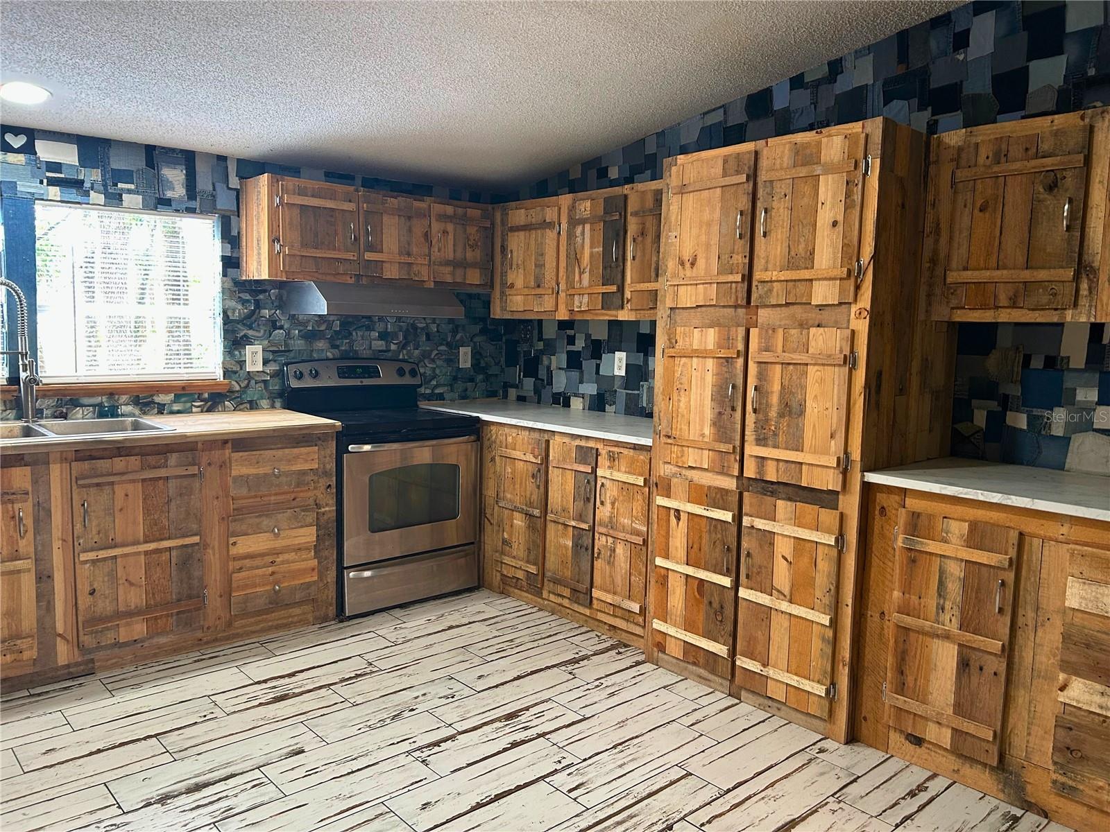 Image 15 of 30 For 9867 Jerome Drive