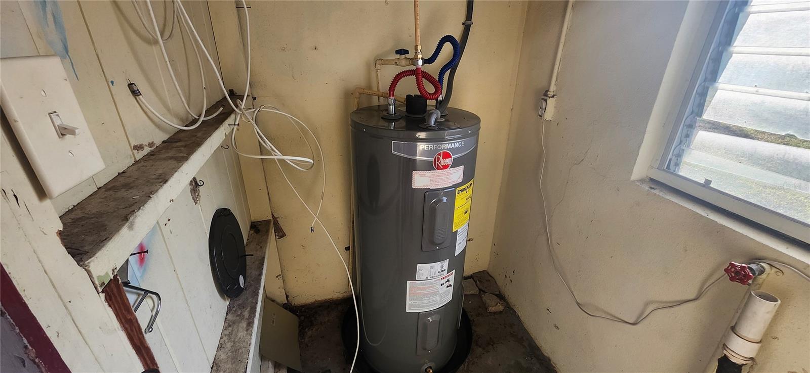 Image 17 of 41 For 1365 Overlea Street