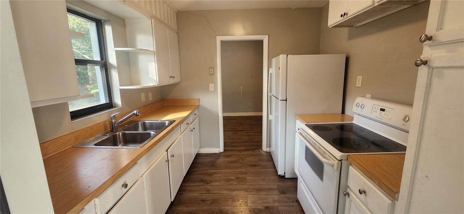 Image 2 of 41 For 1365 Overlea Street