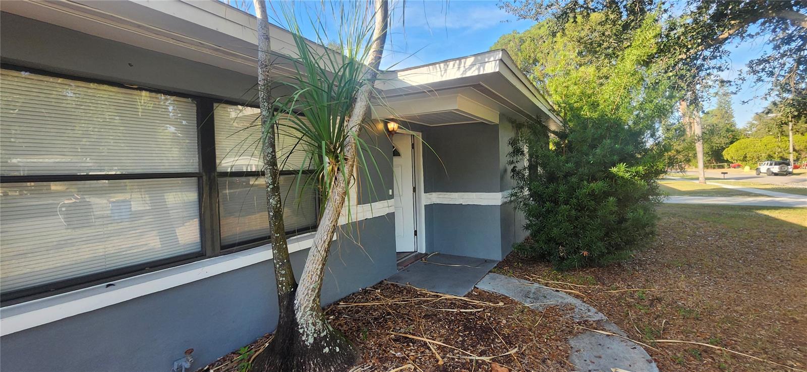 Image 21 of 41 For 1365 Overlea Street