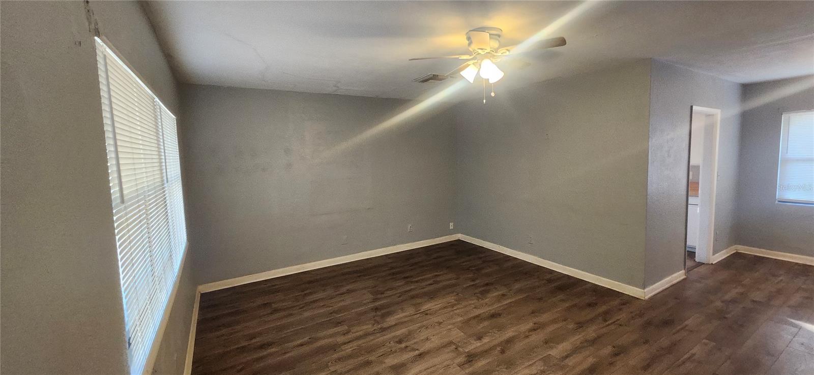 Image 22 of 41 For 1365 Overlea Street