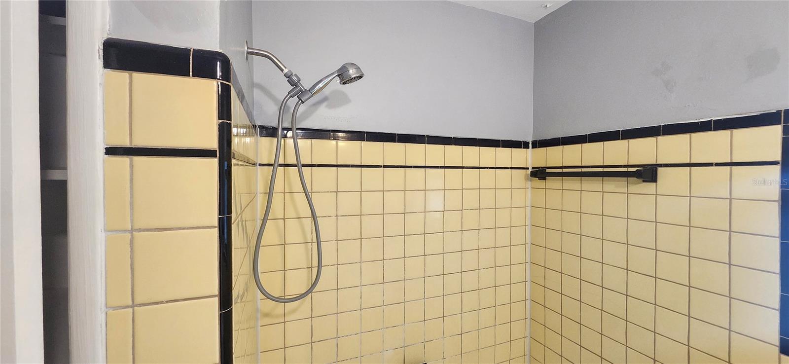 Image 26 of 41 For 1365 Overlea Street