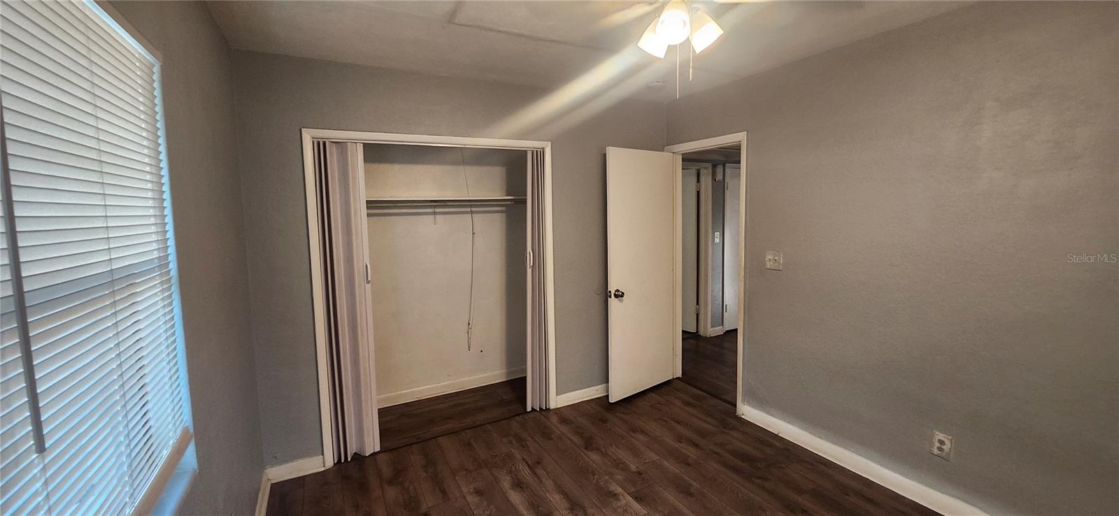 Image 29 of 41 For 1365 Overlea Street