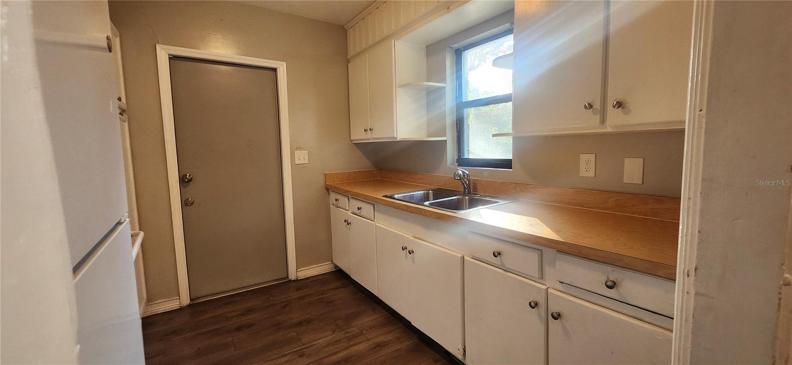 Image 31 of 41 For 1365 Overlea Street