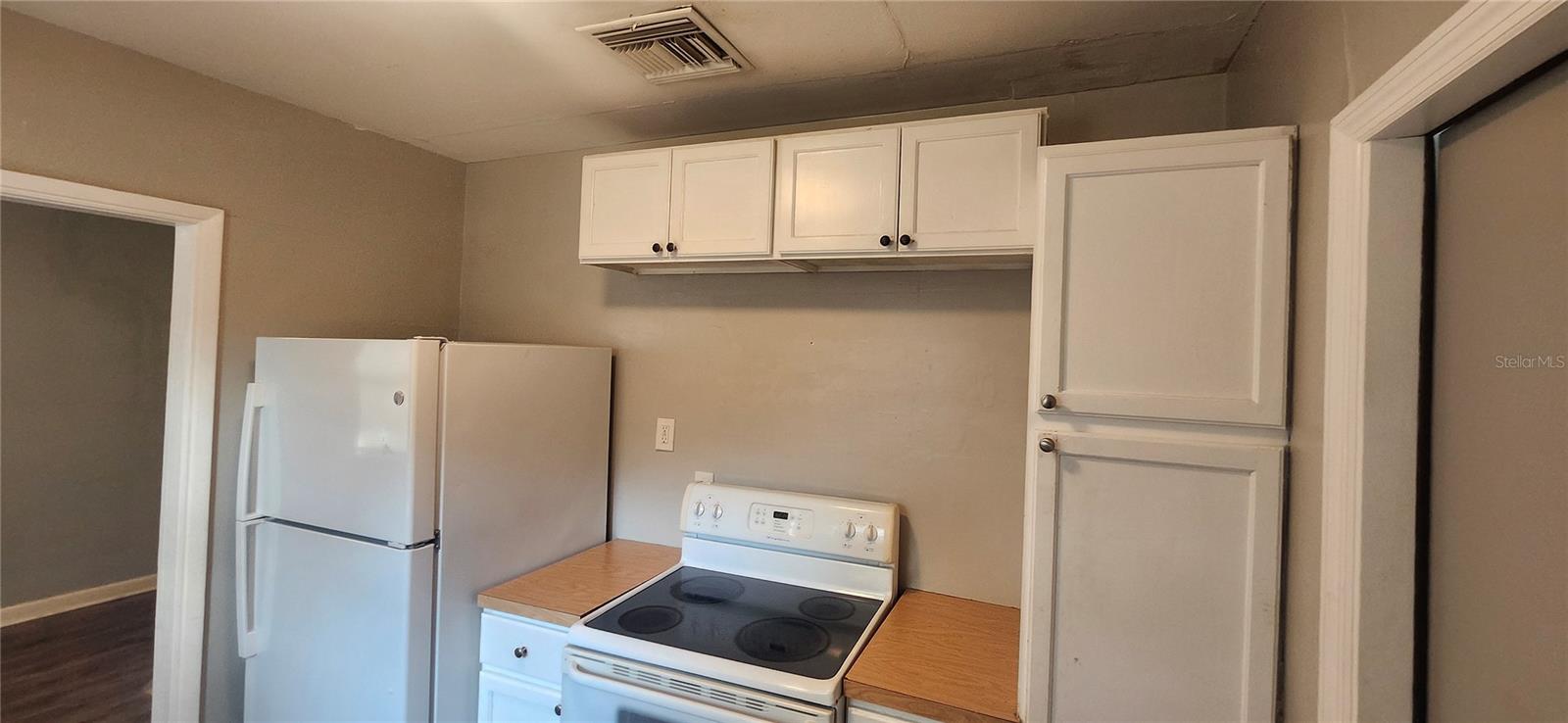 Image 35 of 41 For 1365 Overlea Street