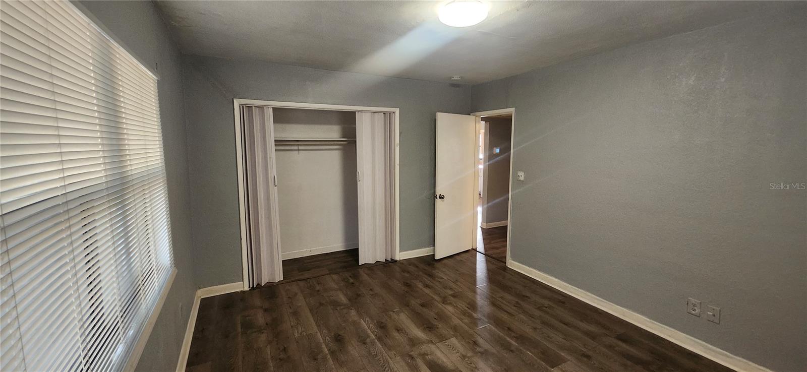 Image 4 of 41 For 1365 Overlea Street