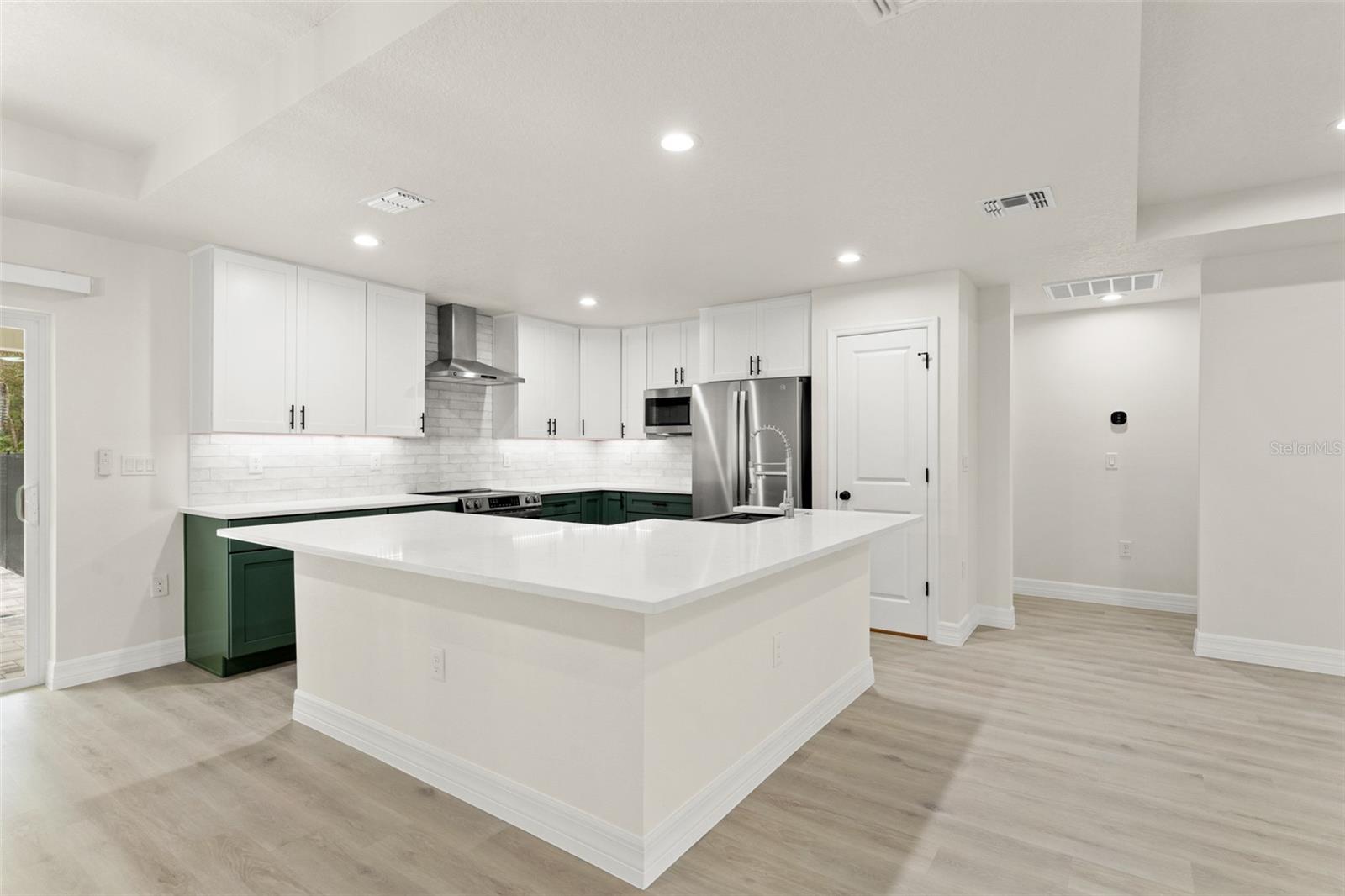 Image 13 of 64 For 11362 Paramount Avenue