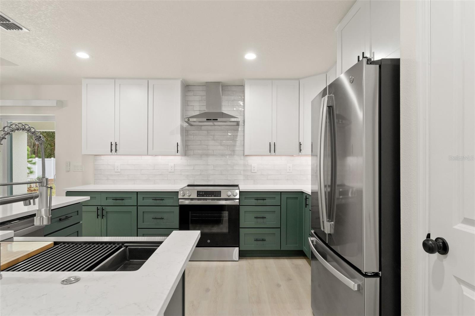 Image 17 of 64 For 11362 Paramount Avenue