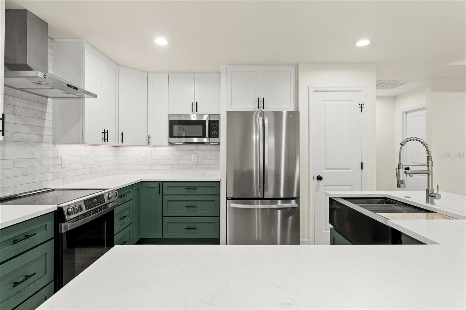 Image 18 of 64 For 11362 Paramount Avenue