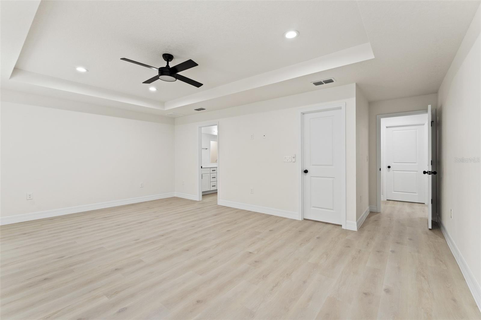 Image 23 of 64 For 11362 Paramount Avenue