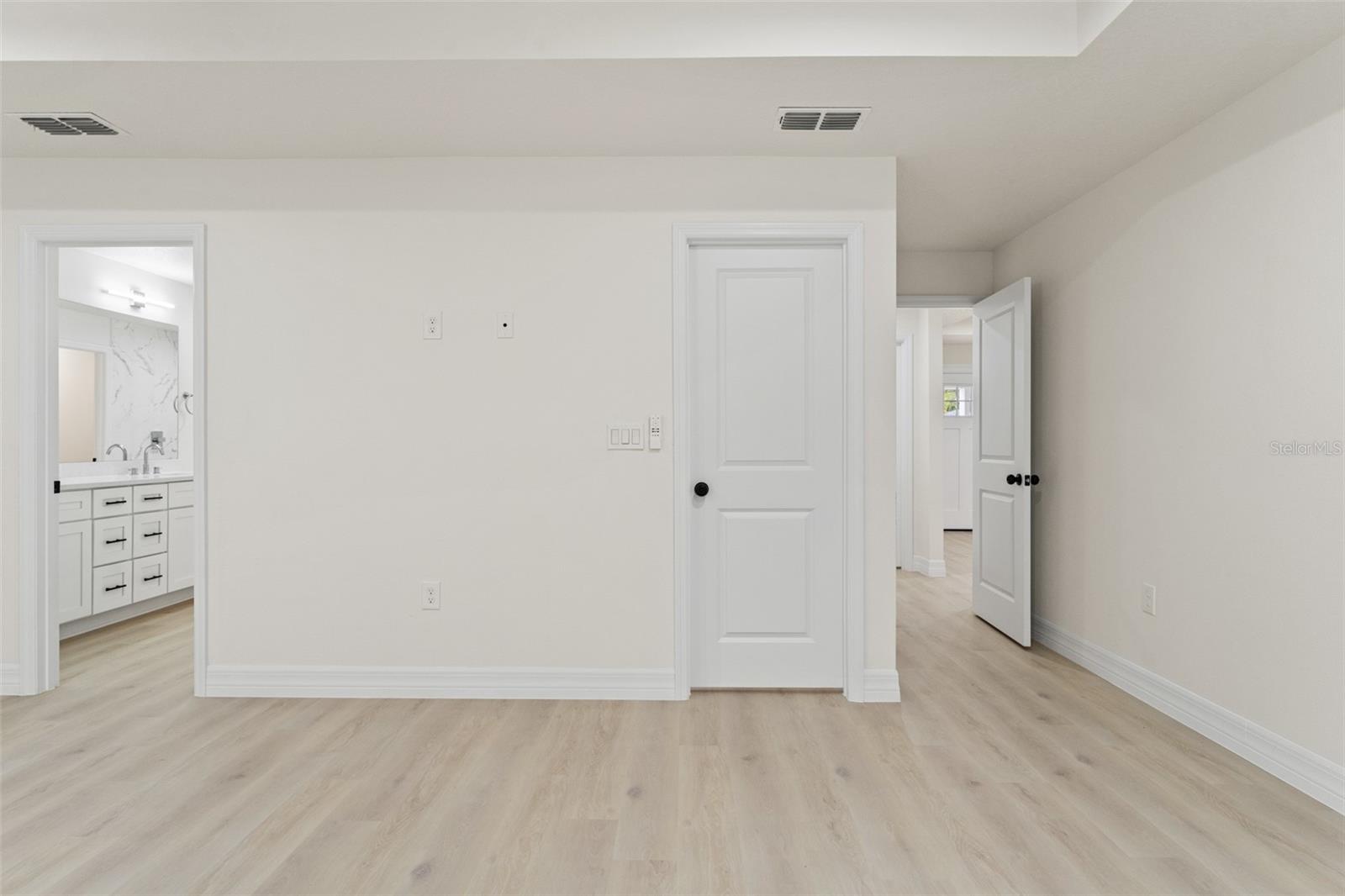 Image 24 of 64 For 11362 Paramount Avenue