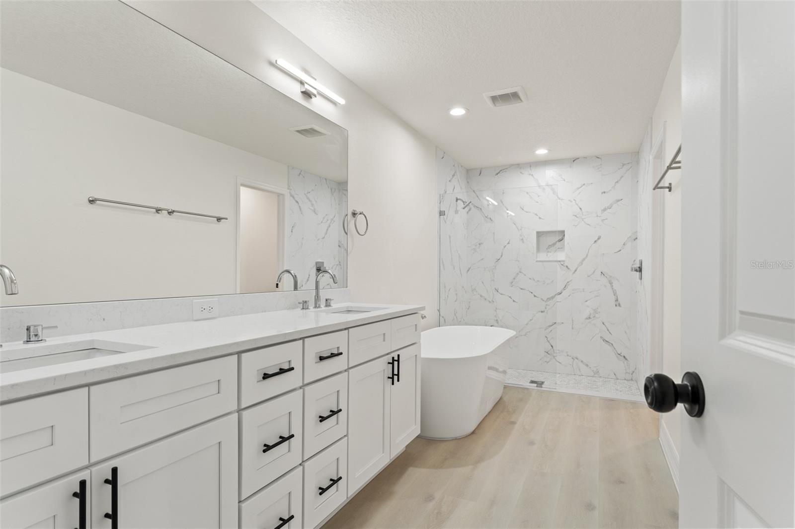 Image 25 of 64 For 11362 Paramount Avenue