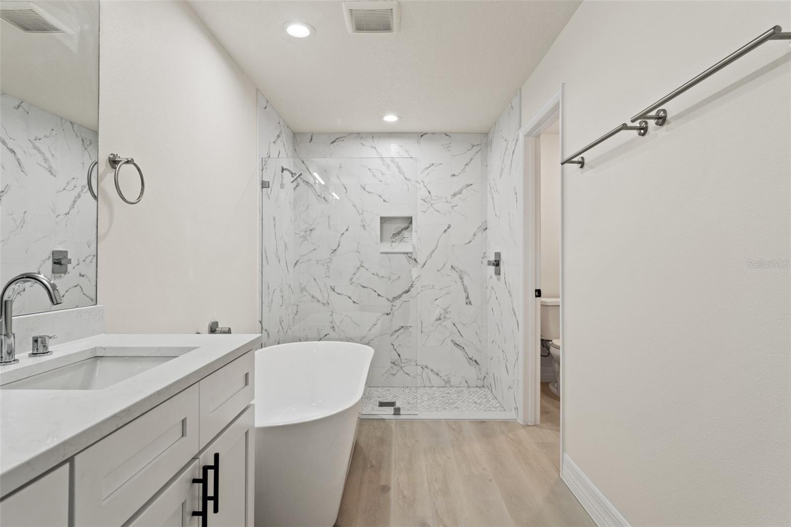 Image 26 of 64 For 11362 Paramount Avenue