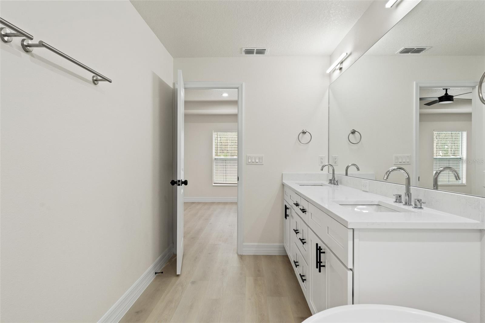 Image 27 of 64 For 11362 Paramount Avenue