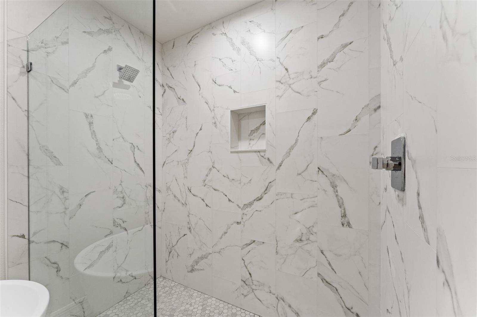 Image 28 of 64 For 11362 Paramount Avenue